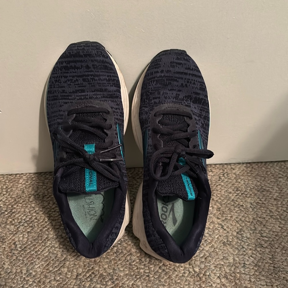 Brooks Tennis Shoe